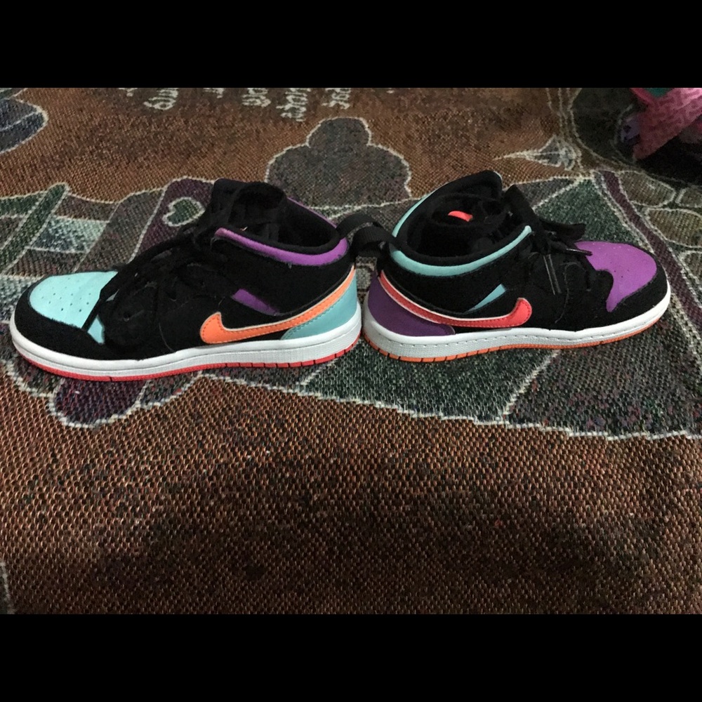 Girls Jordan 1s